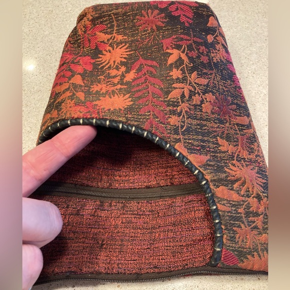 Red and Orange Crossbody Bag with Floral Pattern - Picture 10 of 13